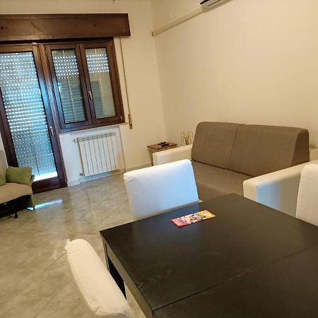 King Suite - Intera Suite Vicino Aeroporto E Fiera Di Roma Fiumicino Exterior foto