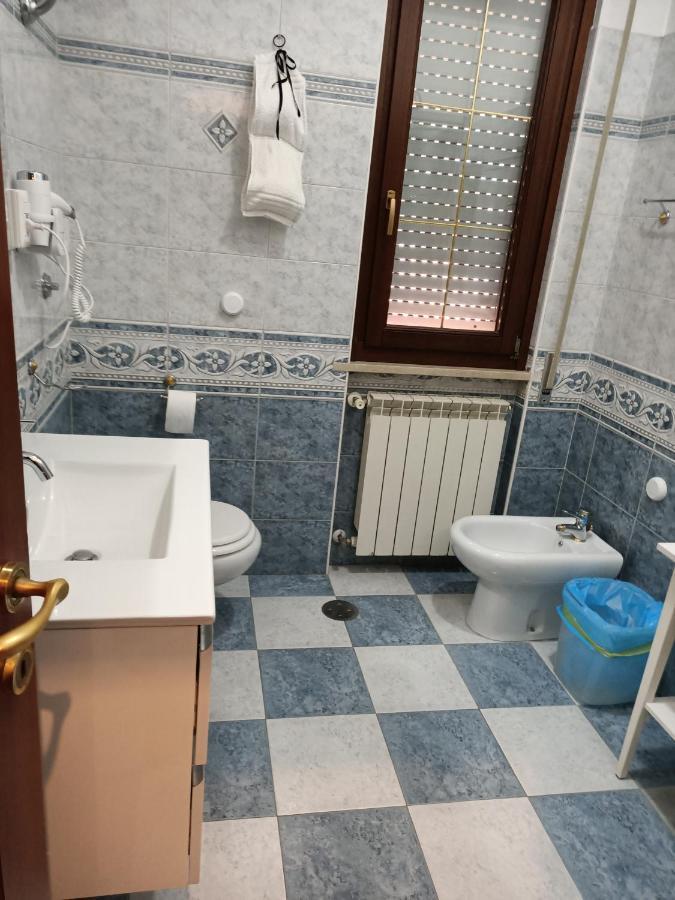 King Suite - Intera Suite Vicino Aeroporto E Fiera Di Roma Fiumicino Exterior foto