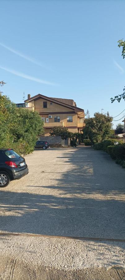 King Suite - Intera Suite Vicino Aeroporto E Fiera Di Roma Fiumicino Exterior foto