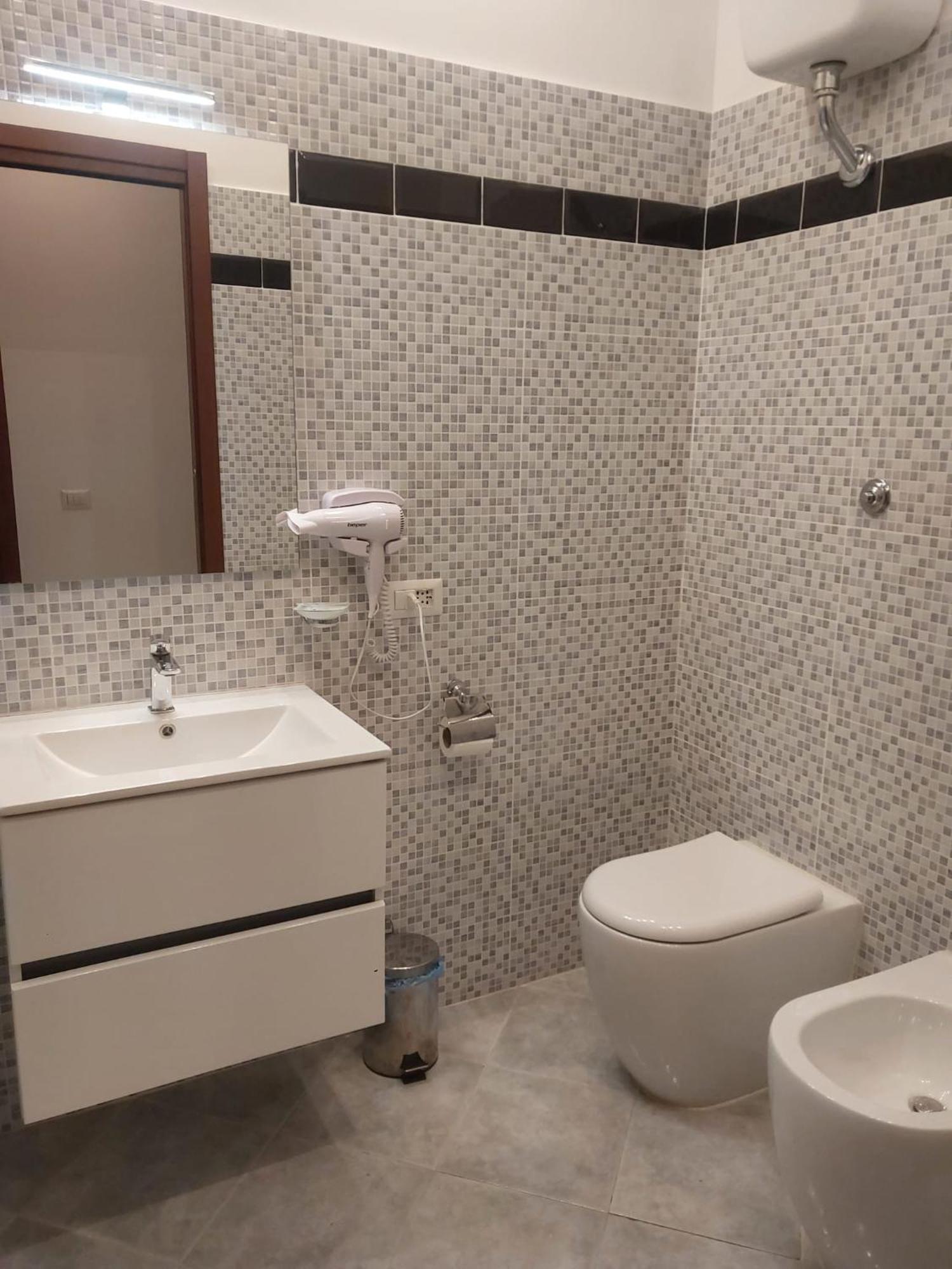 King Suite - Intera Suite Vicino Aeroporto E Fiera Di Roma Fiumicino Exterior foto